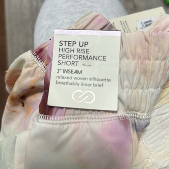 High Rise Performance shorts - Picture 3 of 3